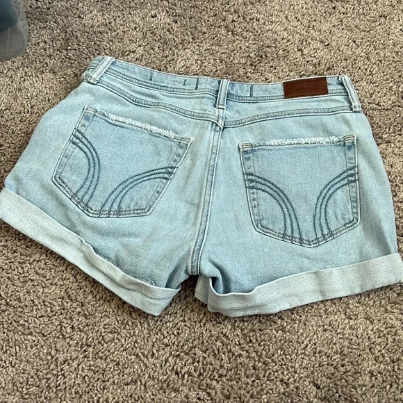 Hollister Light Wash High-Rise Boyfriend Shorts - Picture 3 of 3